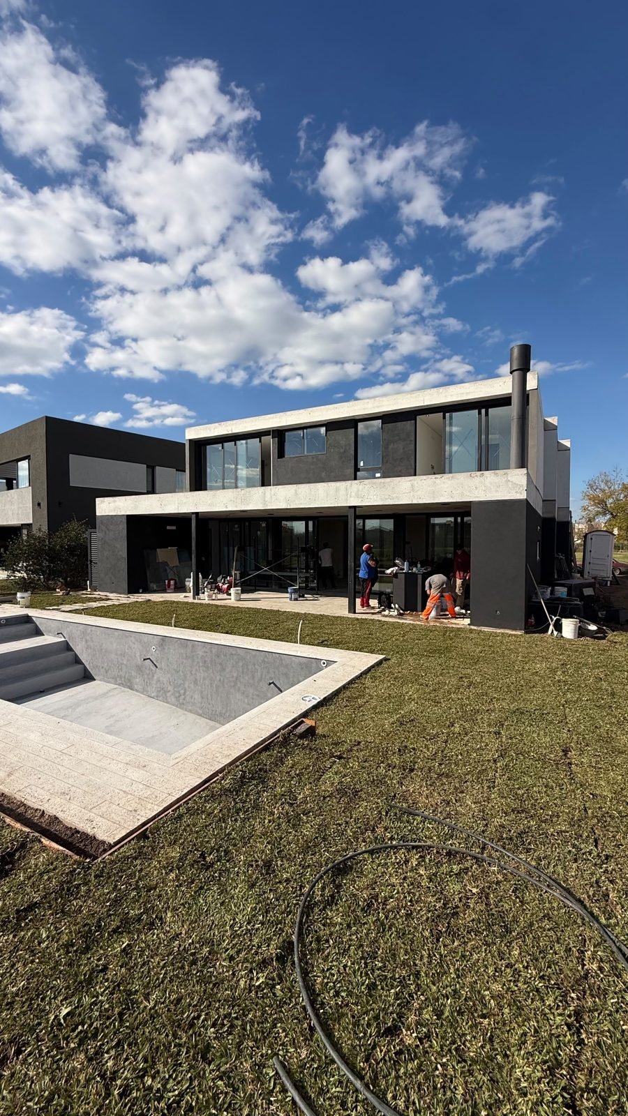 Vivienda terminada con paredes de corcho proyectado CorTech